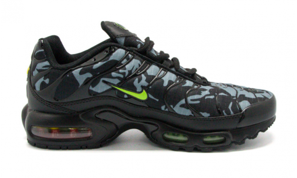 Air max plus camo sales